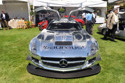 Хромированный Mercedes-Benz SLS AMG GT3 на выставке классических автомобилей