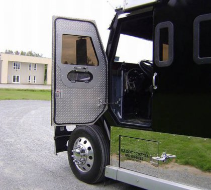 Vault XXL Armored Limousine – сочетая комфорт и безопасность
