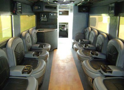 Vault XXL Armored Limousine – сочетая комфорт и безопасность