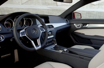 Mercedes    C-