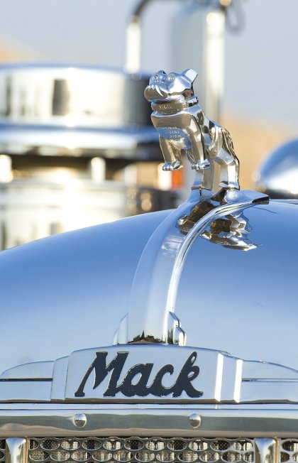 Тягач Mack B61 – образец олдскул кастомайзинга!