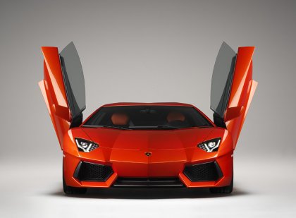    Lamborghini Aventador LP700-4