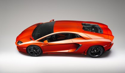    Lamborghini Aventador LP700-4