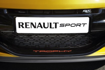 Renault M&#233;gane RS Trophy – заряженный французский хэтчбек
