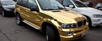 Золотой BMW X5 – может уже хватит?