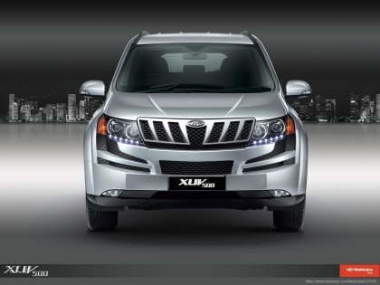 Mahindra XUV500  7-   