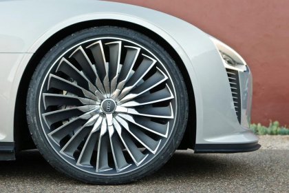 Американское отделение Audi опубликовало фотографии E-Tron Spyder