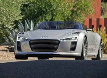 Американское отделение Audi опубликовало фотографии E-Tron Spyder