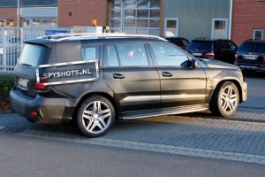 Шпионы поймали на дороге прототип Mercedes-Benz GL AMG