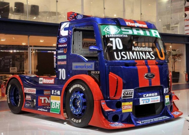 Ford представил новый гоночный грузовик для Formula Truck 2012