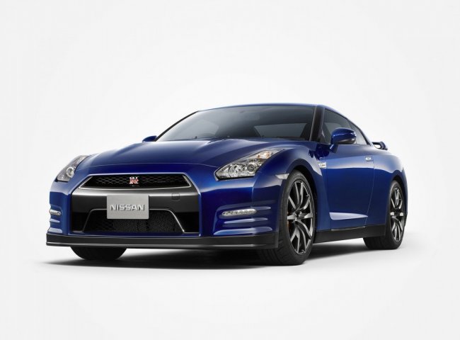 Nissan   GT-R