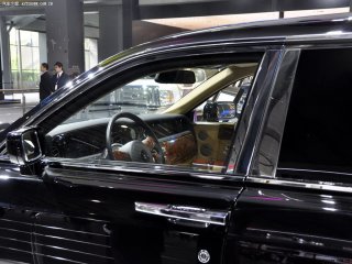 Китайская компания Star Customs создала 8-метровый лимузин на базе Rolls Royce Phantom