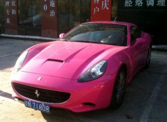Розовая Ferrari California специально для китайской Перис Хилтон