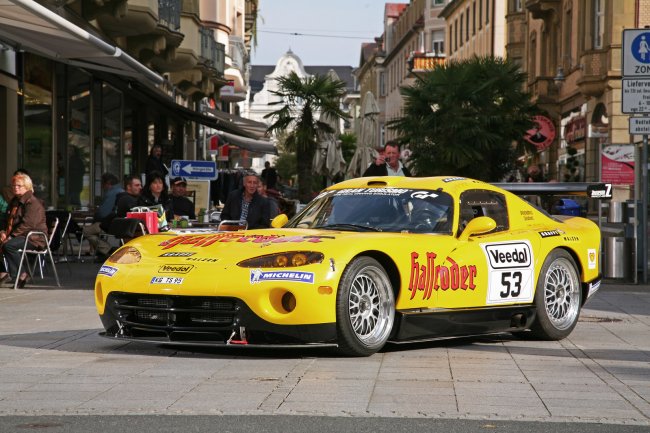      Dodge Viper GTS-R