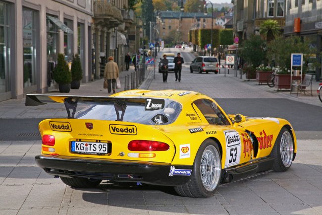      Dodge Viper GTS-R