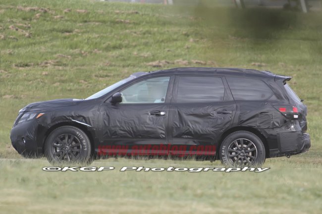  : Nissan Pathfinder   