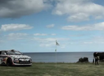 Rhys Millen и раллийный болид Hyundai Veloster выходят на поле для гольфа