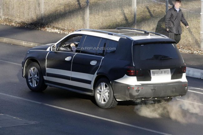 Фотошпионы заметили AMG-версию Mercedes GL нового поколения