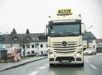 Седельный тягач Mercedes-Benz Actros выполняет роль такси