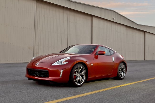 Nissan    370Z