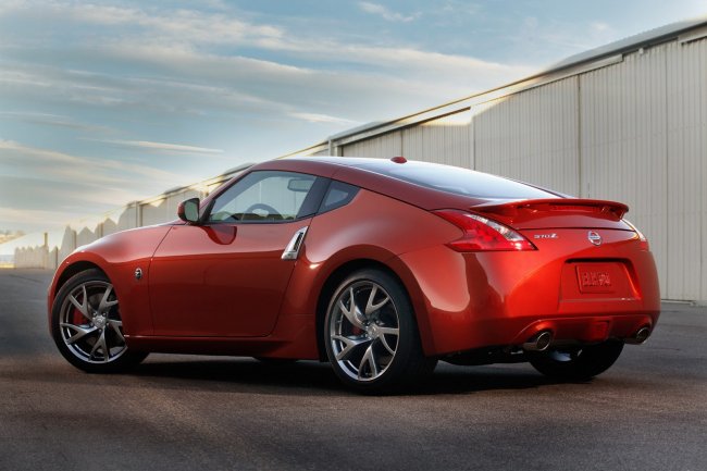 Nissan    370Z