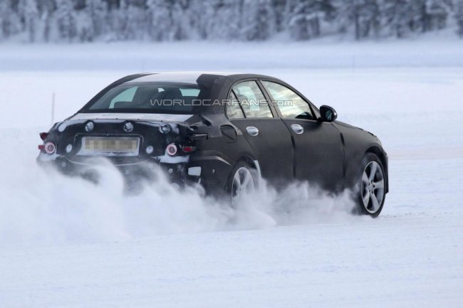  Mercedes-Benz    C-Class  