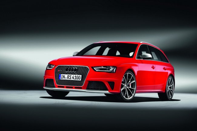 Audi RS4 Avant    450- V8