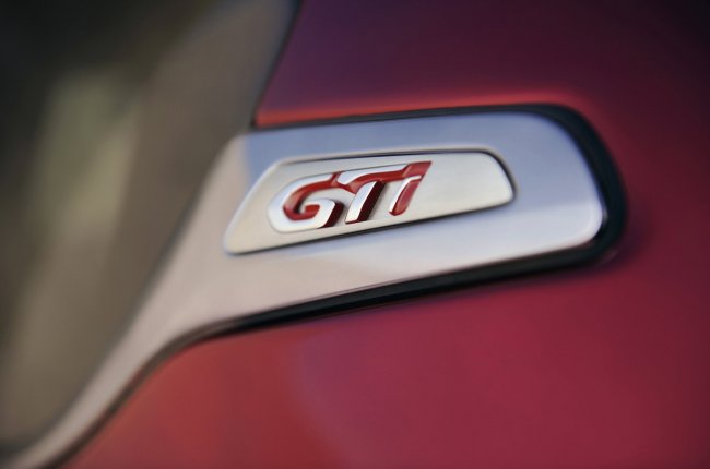 Peugeot        208 GTi 