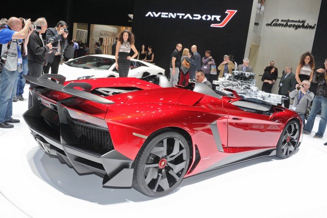 Lamborghini представила уникальный спидстер Aventador J