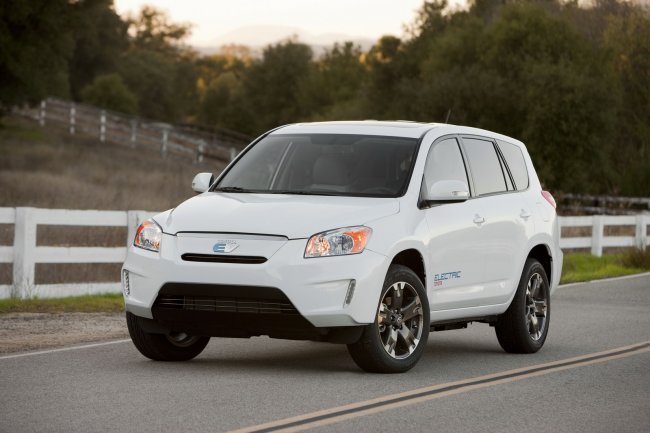 Toyota планирует выпускать полностью электрический RAV4