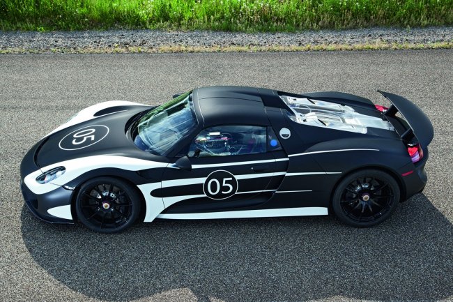 Опубликованы официальные фотографии предсерийного прототипа Porsche 918