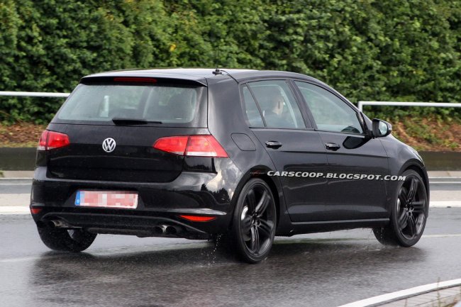 Новый Volkswagen Golf R замечен без камуфляжа