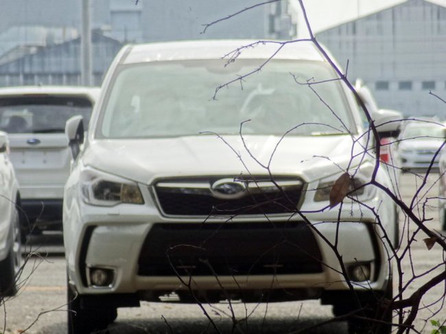 В сеть попали первые реальные фото Subaru Forester нового поколения