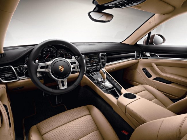  Porsche    Panamera