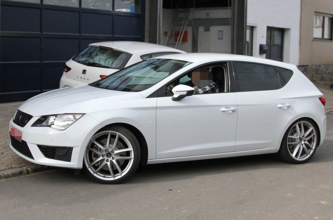      Seat Leon Cupra R