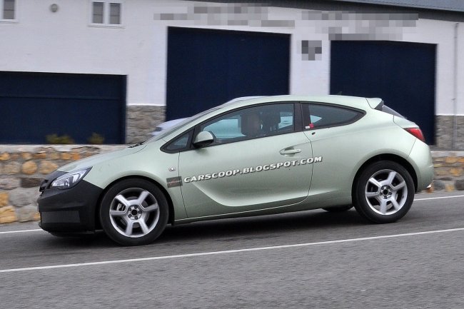 Opel Astra GTC готовится к скромному фейслифтингу
