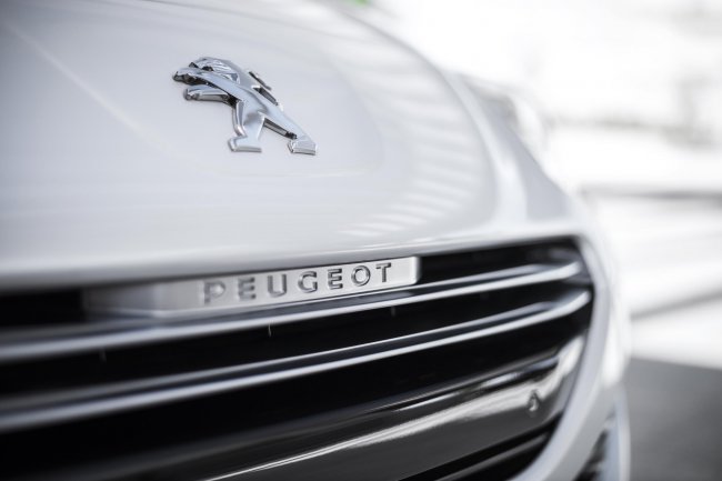 Подборка официальных фотографий нового Peugeot RCZ