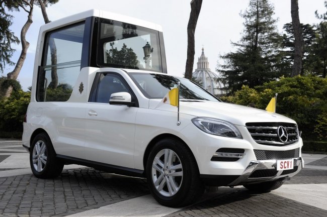 Папа Римский получил новый «папамобиль» на базе Mercedes-Benz M Class