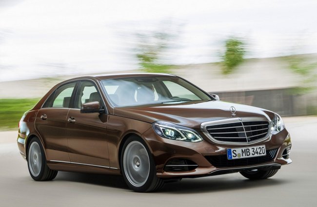 В сети появились официальные фотографии обновлённого Mercedes-Benz E-класса