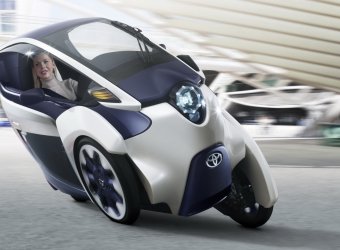 Toyota i-ROAD — оригинальный городской электромобиль