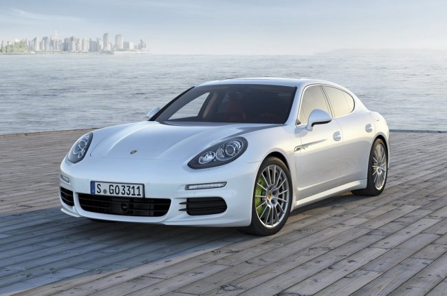  Porsche Panamera    