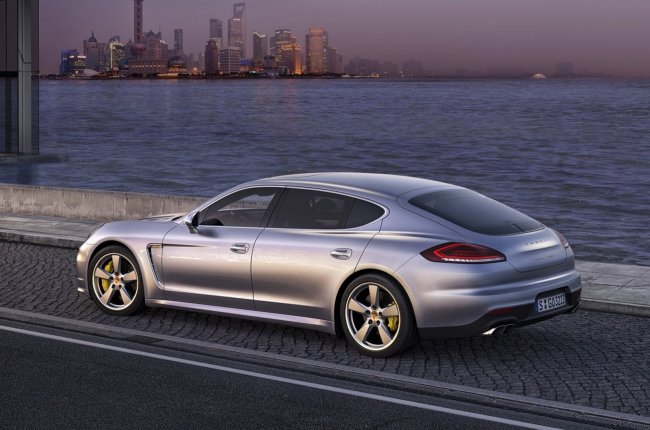  Porsche Panamera    