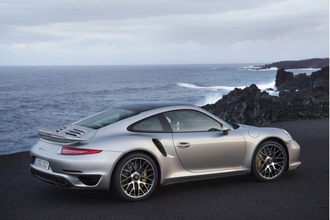 Новые Porsche 911 Turbo и Turbo S — только «автомат», полноуправляемое шасси и больше 500 лошадиных сил