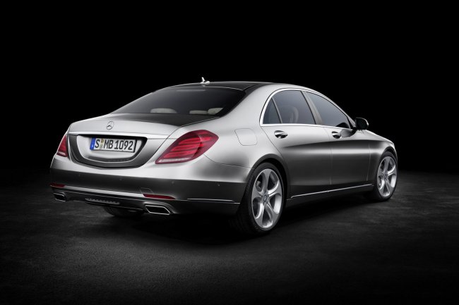   Mercedes-Benz S-  