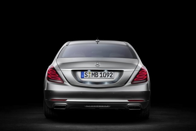   Mercedes-Benz S-  