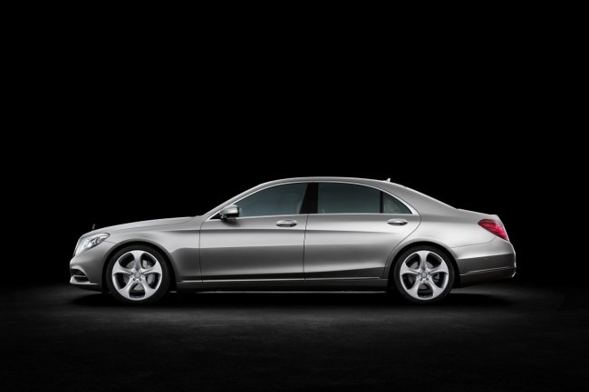   Mercedes-Benz S-  