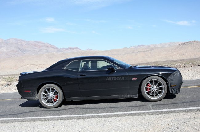 Chrysler тестирует новый 600-сильный Dodge Challenger SRT8