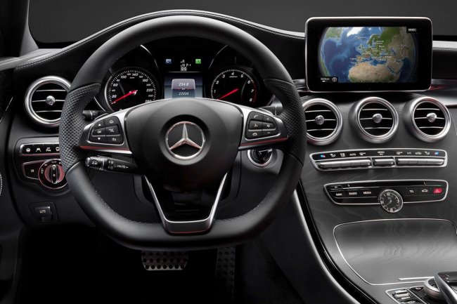   Mercedes-Benz C-  