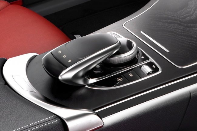   Mercedes-Benz C-  