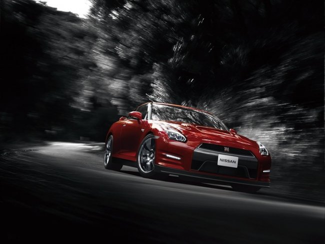      Nissan GT-R